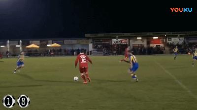 足球场上的搞笑进球视频,足球场上的搞笑瞬间视频