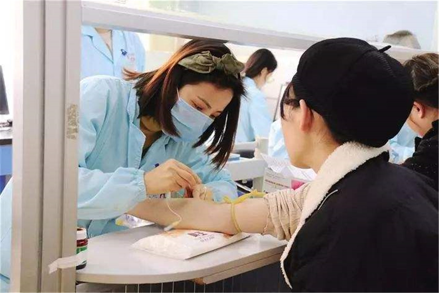 怀孕8周是不是看不出来双胎,怀孕8周还没有看到胎芽正常吗