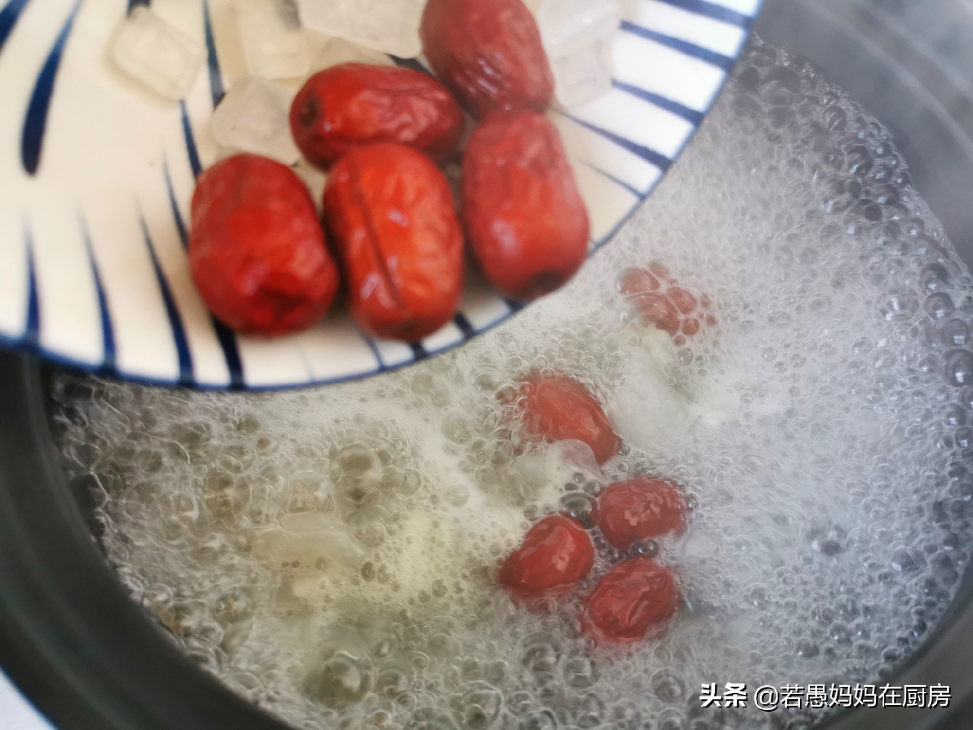 煮银耳溢出来怎么办,煮银耳不让白色泡沫溢出来