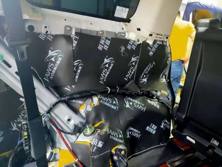 安静下来无锡祥兴本田奥德赛汽车隔音改装大白鲨