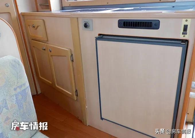 丰田海狮房车,高顶丰田海狮房车