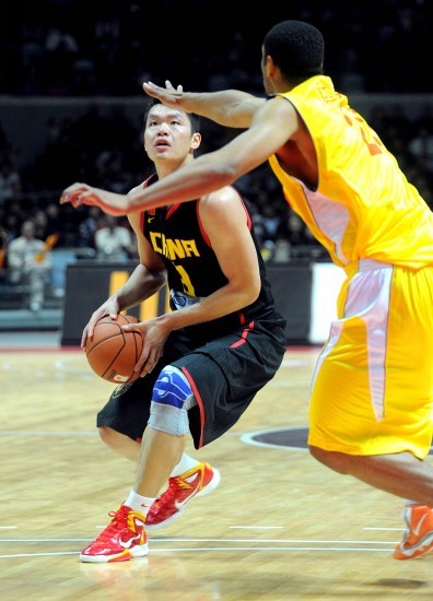 揭秘朱芳雨与现任妻子的恩爱秘密,朱芳雨三次婚姻