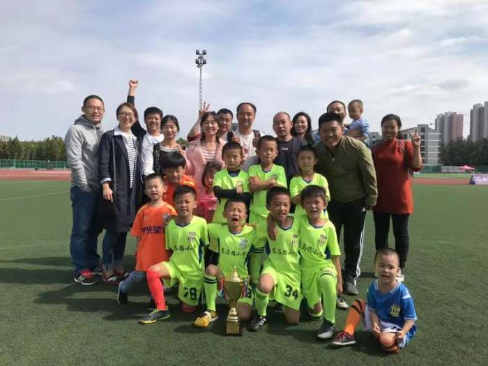 东马路小学排球队夺冠,石家庄市柏林南路小学足球队