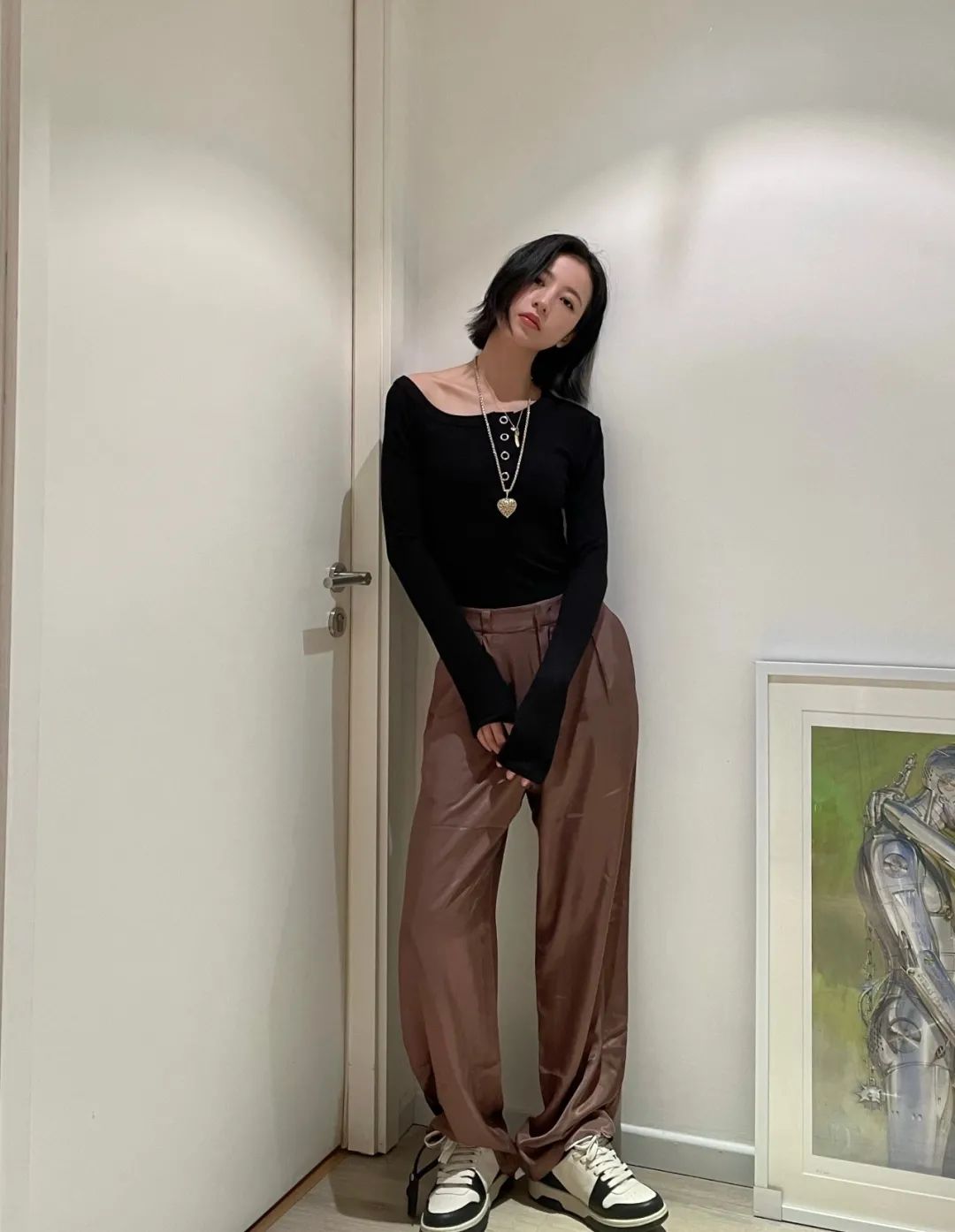 长裤跟短裤哪个更显高,运动鞋长裤夏天怎么穿显高显腿细