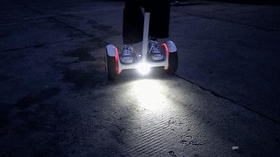 多种路面通过性强，试玩有酷炫灯效的乐行天下E3平衡车