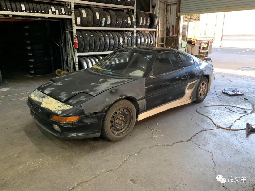 中置四驱五速手动的双门超跑，今晚我在秋名山等你