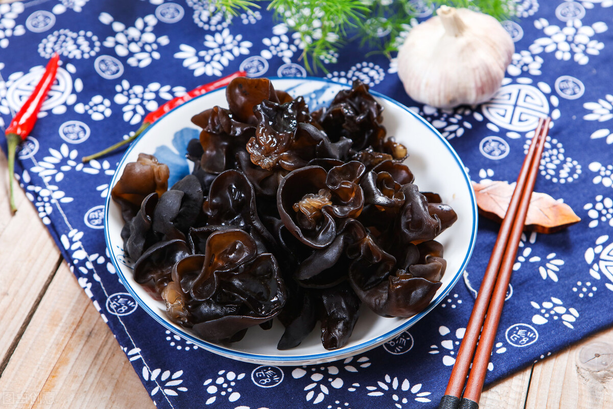 泰迪尿怎么有血,泰迪尿里有泡沫是怎么回事啊