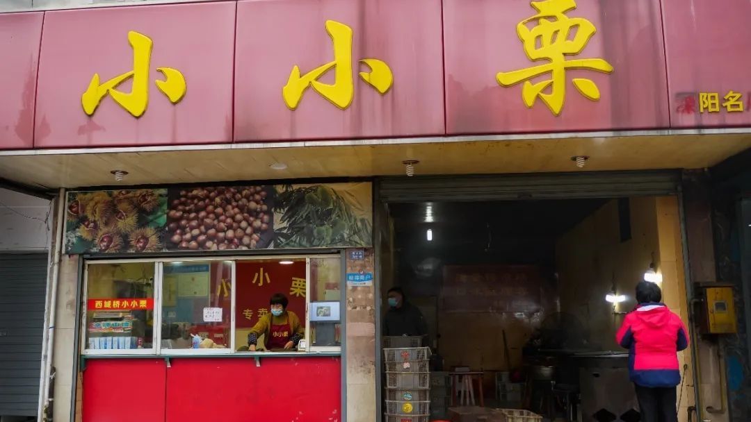 冬天的四大美食烤蜜薯糖炒栗子,冬日必吃烤红薯糖炒栗子奶茶