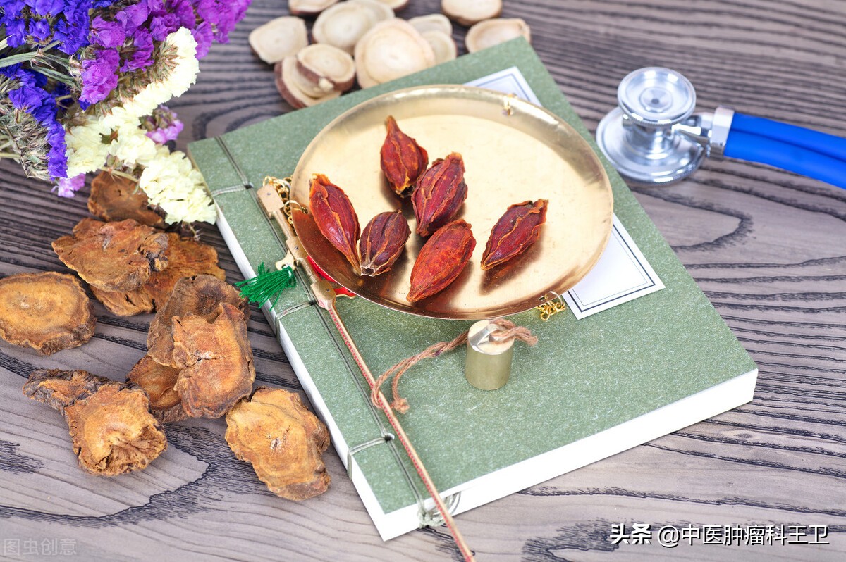 甲状腺癌胸闷气短呼吸困难咋回事,甲状腺癌手术后胸闷怎么回事