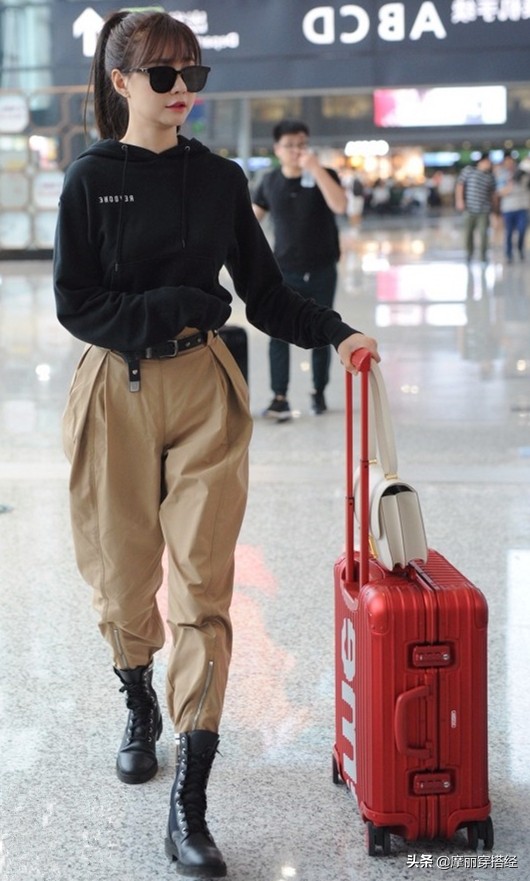 束脚哈伦裤搭配什么上衣最显质感,收腿哈伦裤配什么上衣好看