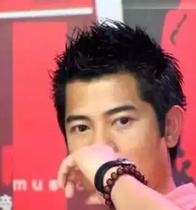 当手串遇上手表，怎么戴才帅气？