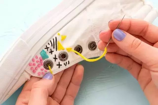 小白鞋怎么改好看,小白鞋变颜色教程