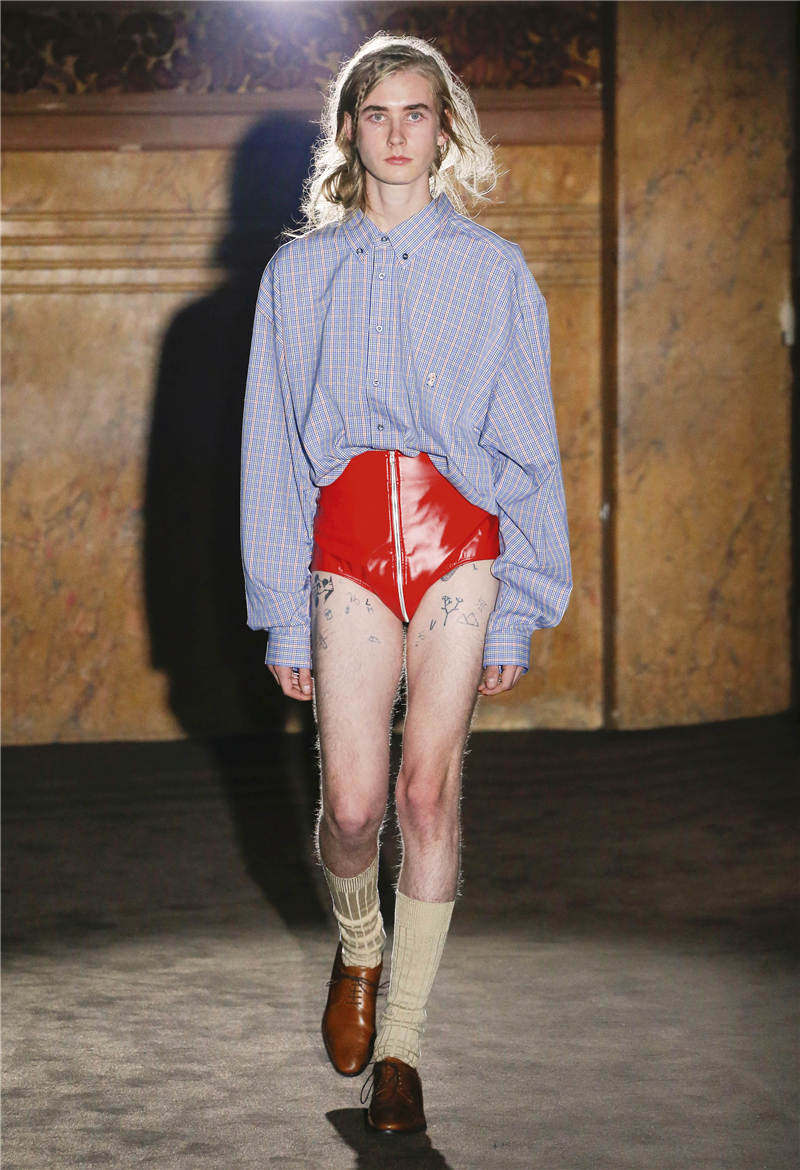 越来越短的男士短裤:从难登大雅之堂到迎来黄金时代,裸露的大腿是男性化的标志?