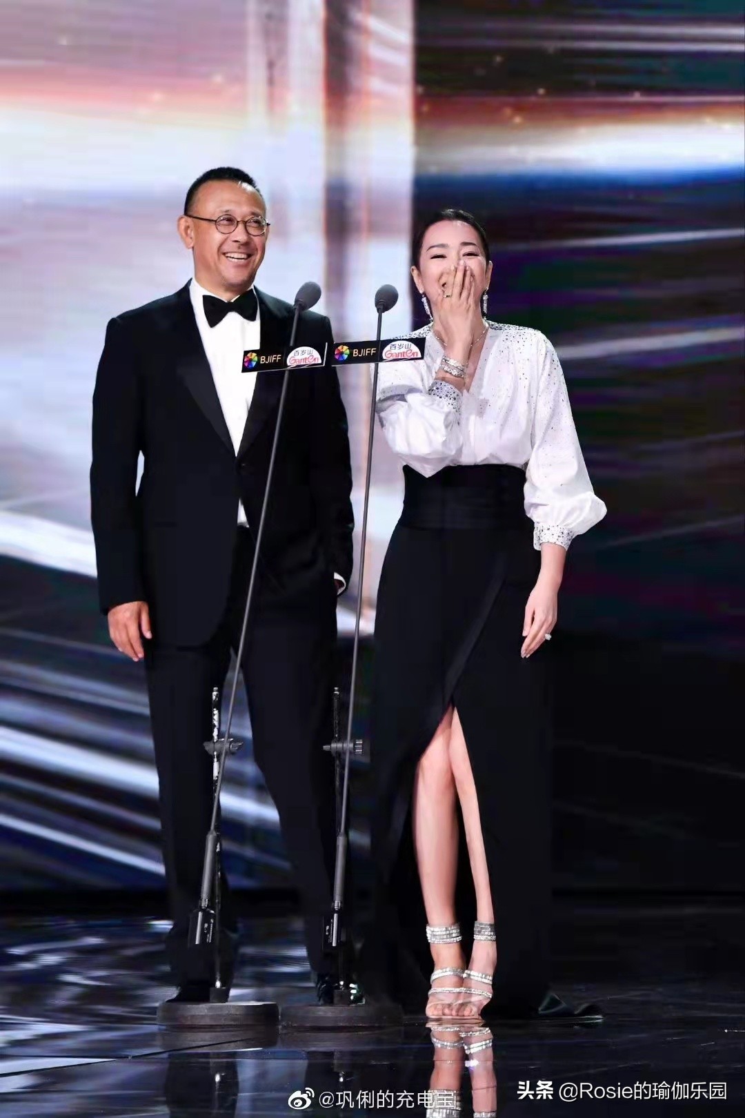 57岁巩俐怎样保持年轻呢,55岁的巩俐凭什么美炸了