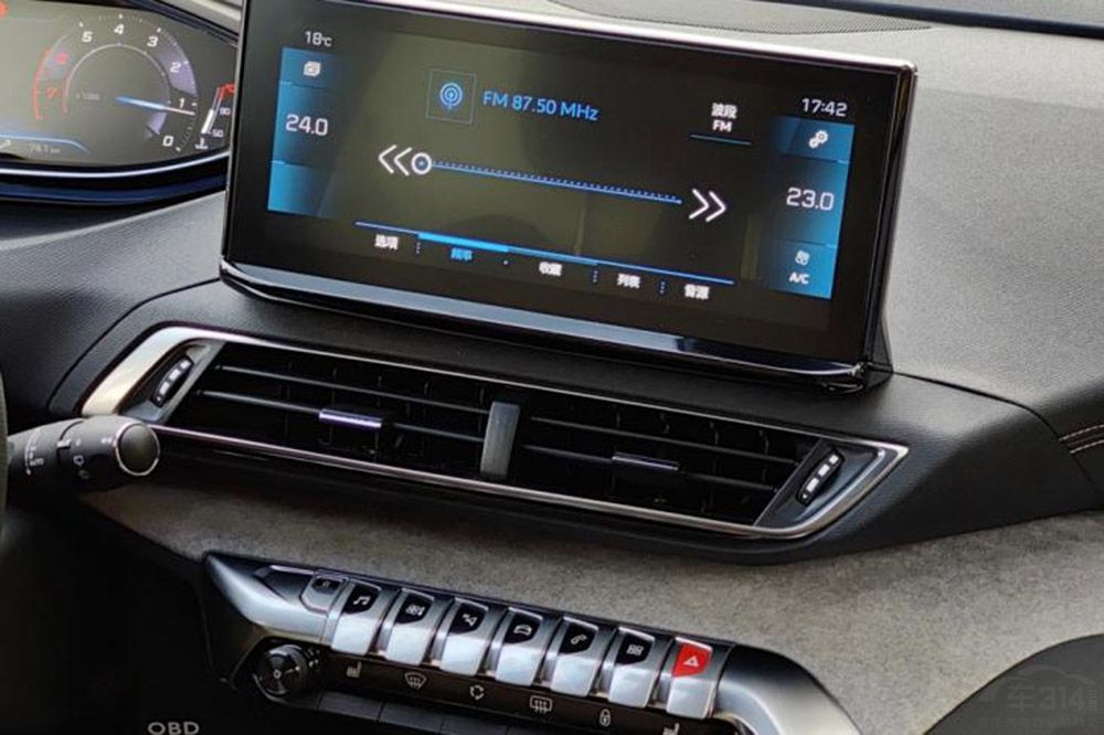 标致5008绕桩评测视频,2023标致5008绕桩测试