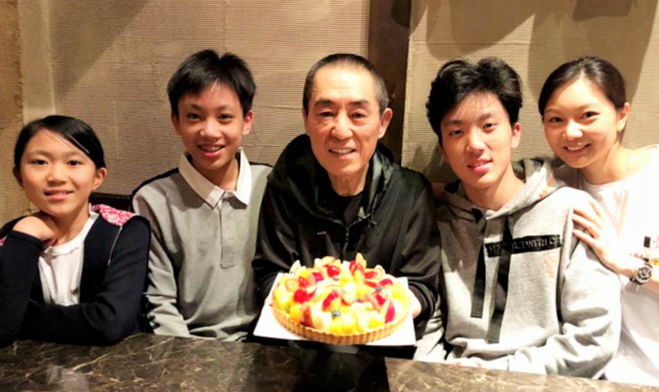 她生在棚户区，19嫁50岁张艺谋连生3子，今38岁贵气十足超巩俐