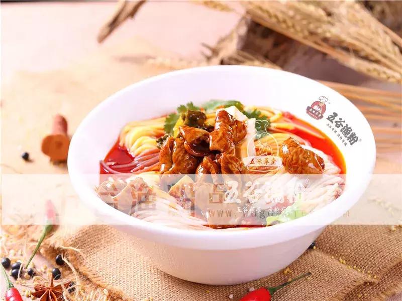 五谷渔粉的白色汤底,原味五谷渔粉家庭版汤底