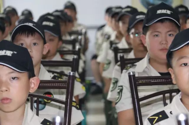 穿越军童铁旅-做一个手心向下的人，双赢思维去面对未来