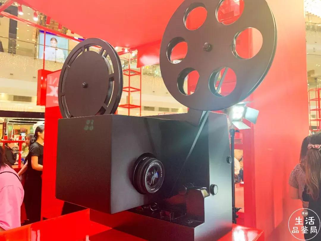 连王嘉尔、郑恺等大牌明星疯狂Pick的阿玛尼快闪店空降魔都