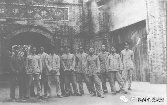 成都树德高中校服图片,成都树德中学光华校服怎么样