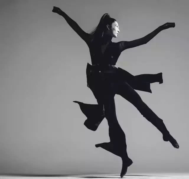 和胡兵一起走秀的中国男模,中国的男模胡兵和刘雯走秀