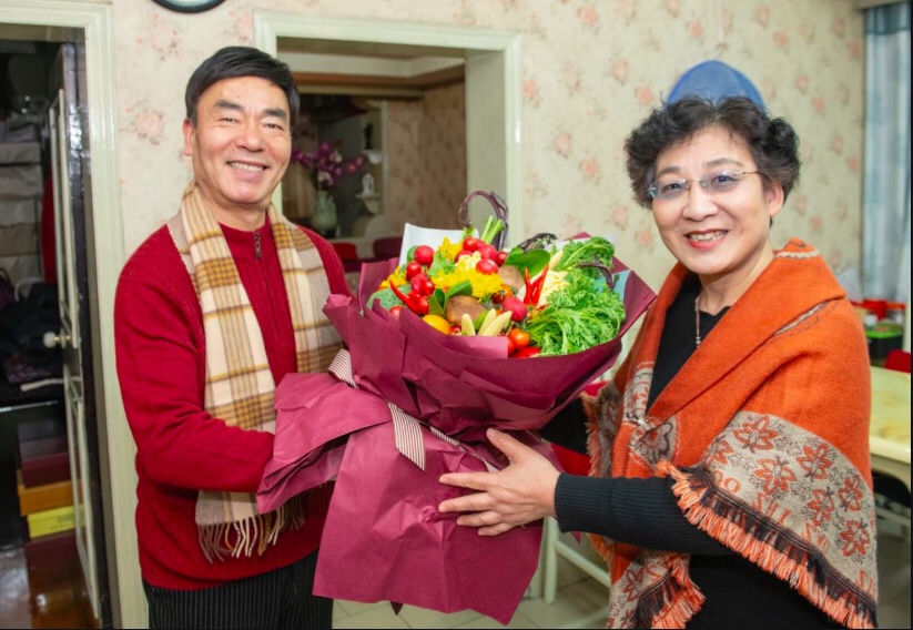 情人节送鲜花够了吗,情人节送玫瑰花还不如送酒