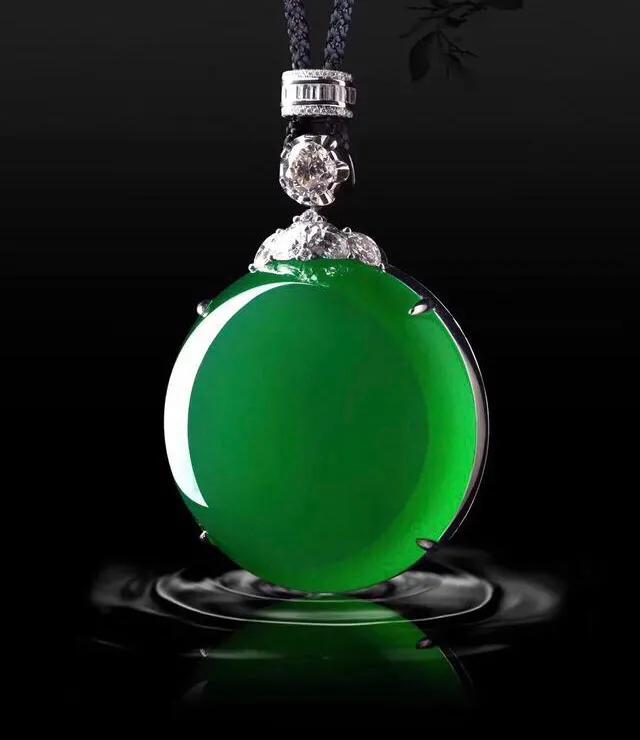 历年最顶级的翡翠拍卖,盘点价格过亿的翡翠