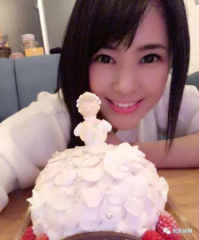 苍井空将为人母，却遭一万次辱骂：脱了衣服就别想穿起来！