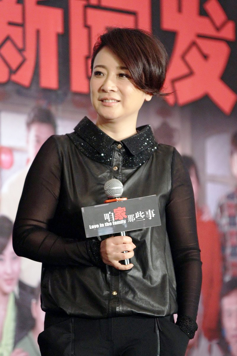 陈小艺大红裙图片,陈小艺穿什么衣服好看