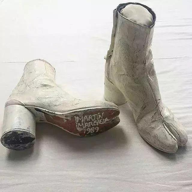 又一双“丑鞋”火了，时髦的人都喜欢把脚趾分开吗？