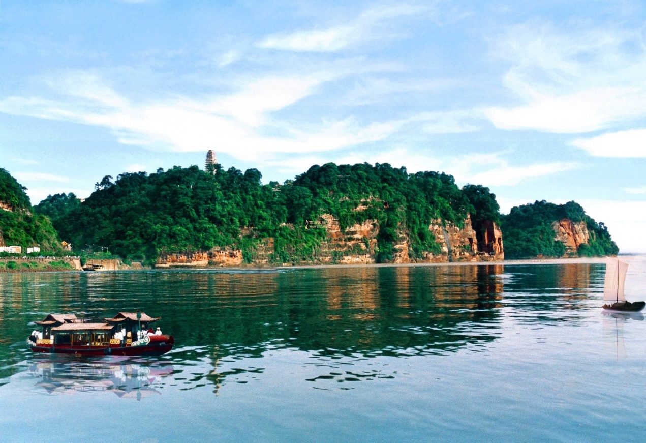 乐山大佛背后的卧佛,中国最大的坐佛在什么地方