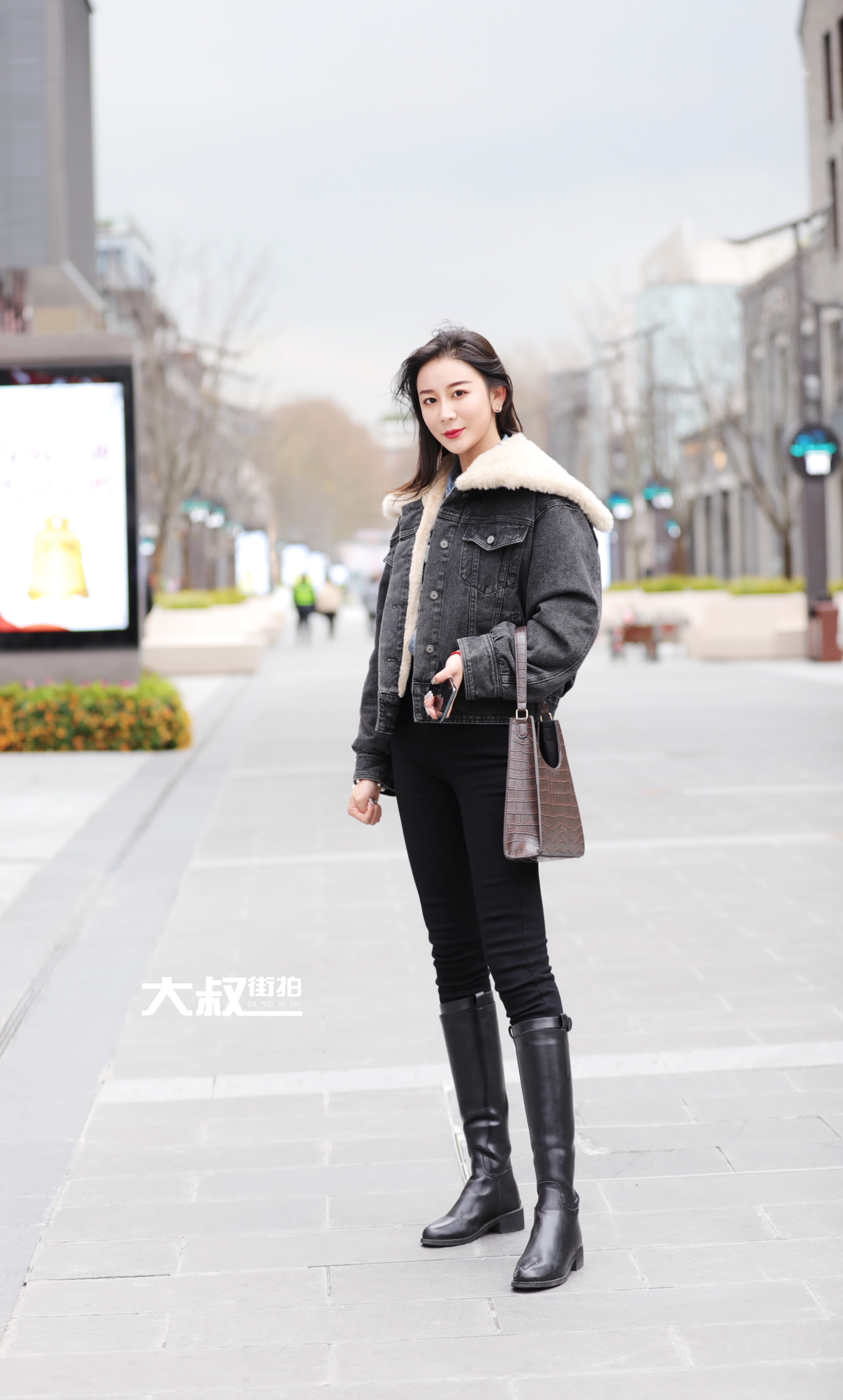 大叔时尚过膝靴,大叔穿黑色高筒雨靴时尚