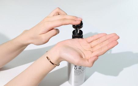 别光顾着脸白，身体皮肤也别落下。羊奶沐浴露让你肌肤嫩又白