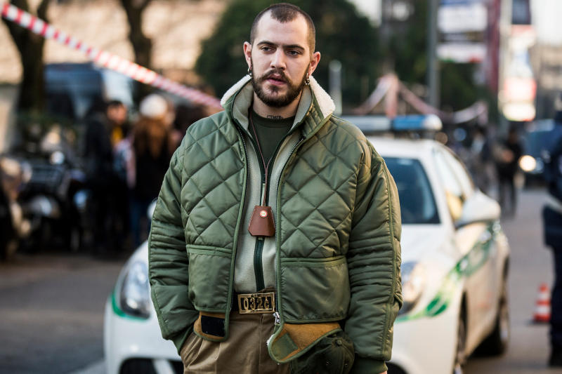 胖男人穿什么颜色的羽绒服,40岁男人穿什么颜色羽绒服好看