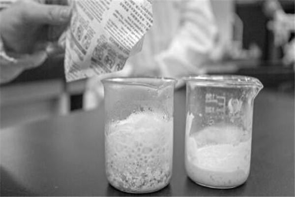 宝宝误拿502胶水滴眼睛怎么办,宝宝误将502滴到眼睛怎么办