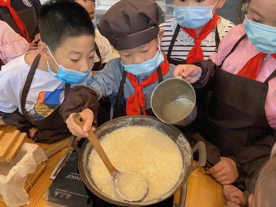 不靠名师、不拼生源，罗振宇盛赞的乡村学校，让我们看到教育“突围”的可能