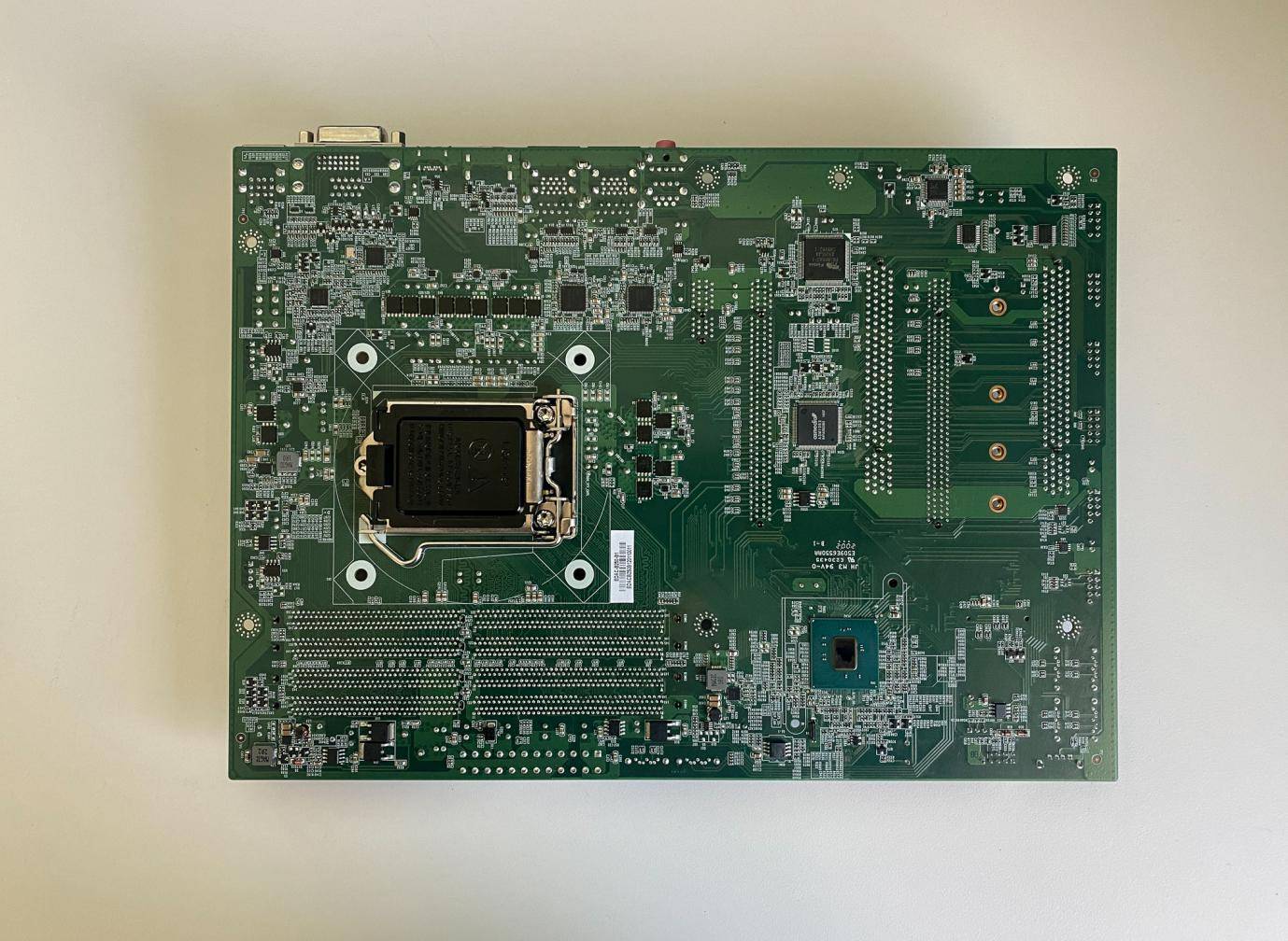 换cpu和主板电脑里的东西还有吗,电脑系统是装在主板还是cpu上