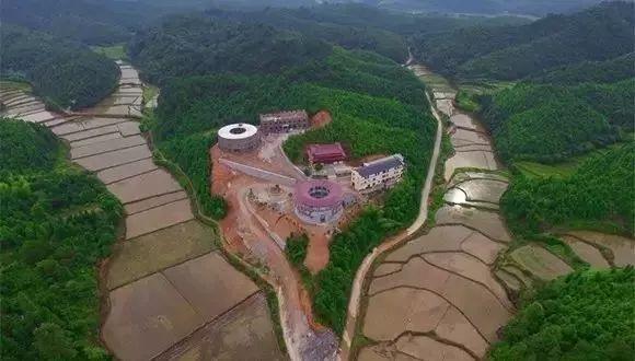 91岁老奶奶打造一座千年瓷宫,80岁老人打造千年瓷宫在哪