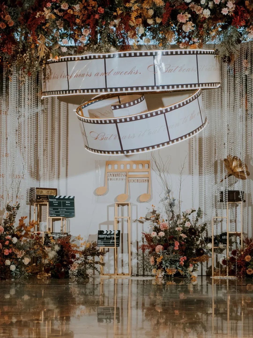 婚礼logo怎么固定在布幔,婚礼logo跟婚礼主题要色调一致嘛