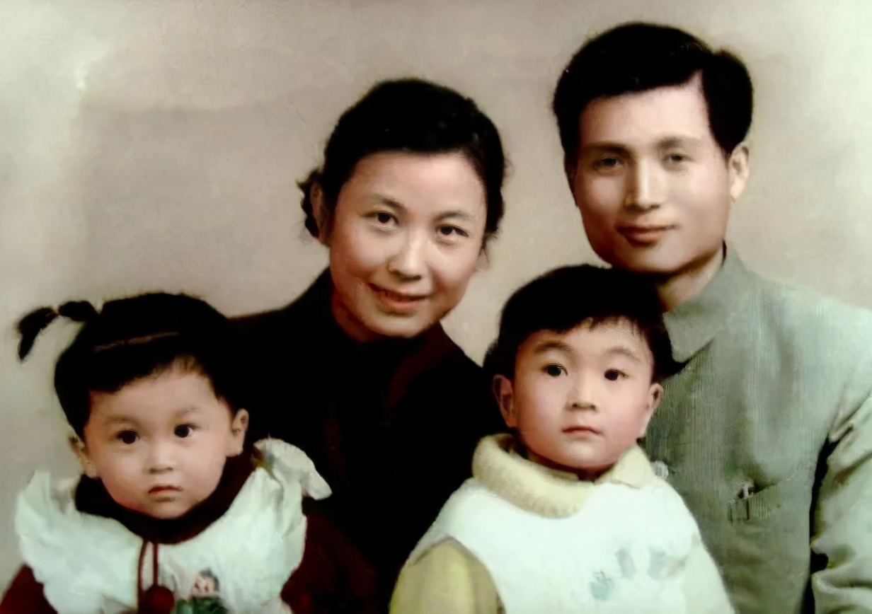 经典黄梅戏严凤英是怎样去世的,黄梅戏大师严凤英日常片段