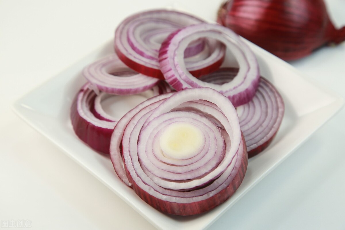 养宠知识:狗尿黑色血是什么原因