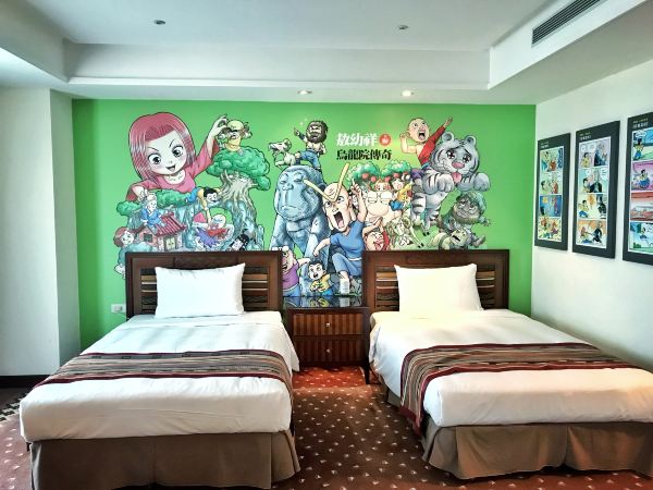 这家酒店有全台唯一「乌龙院主题房」,还能在馆内开赛车