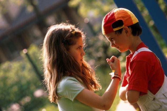 孩子挨打不还手是性格懦弱吗,孩子挨打不认错是什么心理