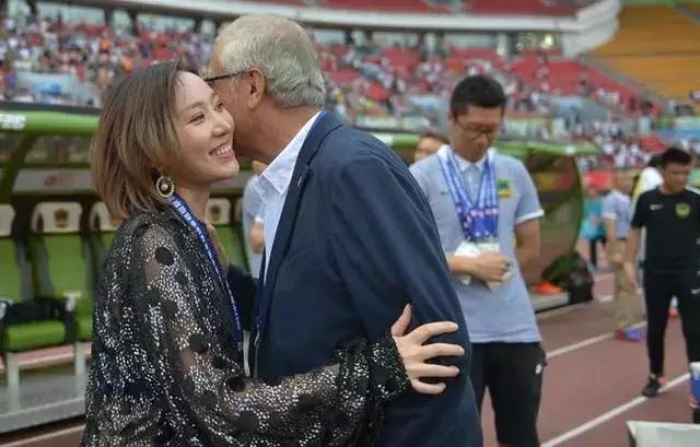 足球老板文筱婷简历,中超颁奖典礼2017文筱婷