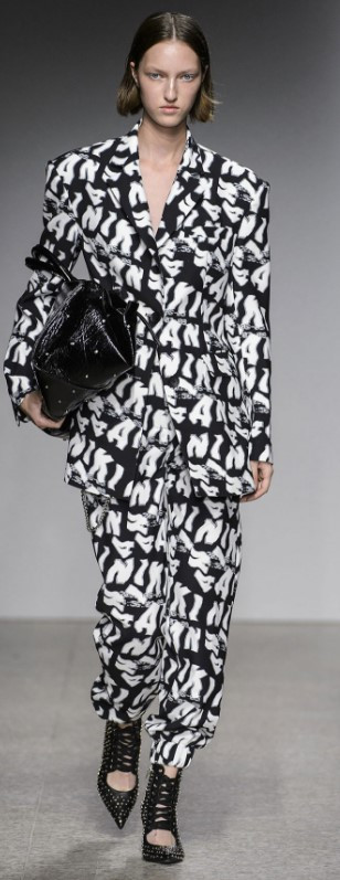 广东一线女装品牌专卖店,一线品牌女装正品清仓外套