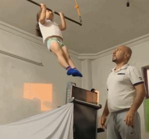 伊朗足球神童腹肌,6岁伊朗腹肌小男孩