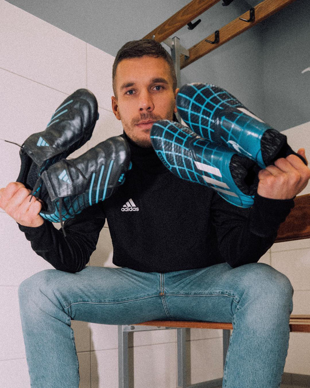 近期球员上脚战靴一览,波多尔斯基右脚