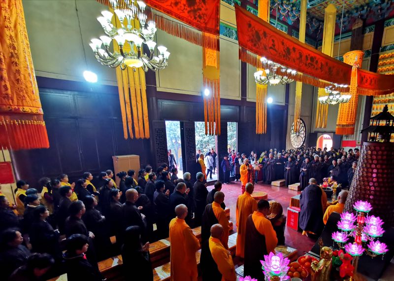 洞庭湖中一寺院举办“走禅路，忆初心原始禅修活动