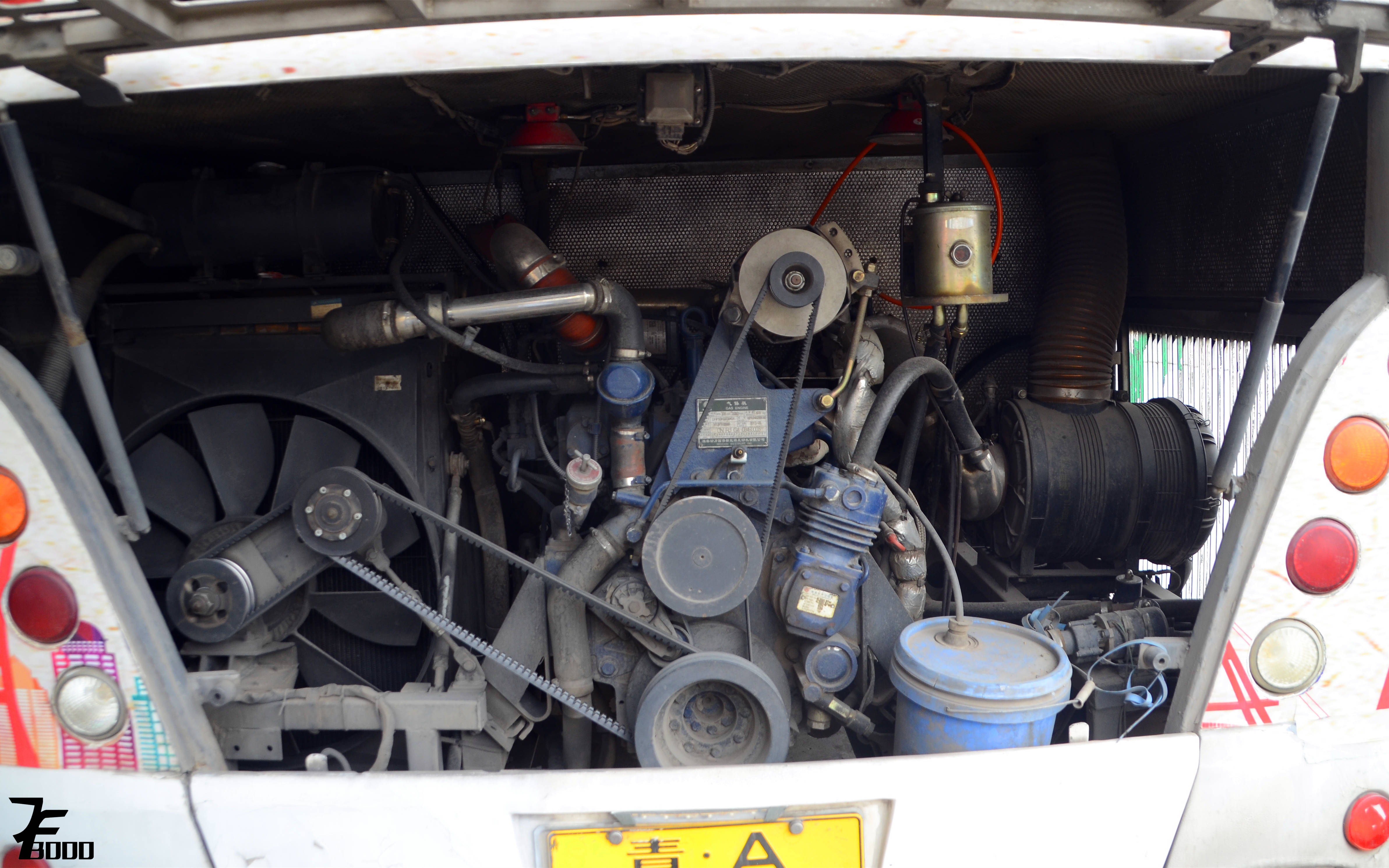 机房的渣评21西宁公交亚星JS6111SHCJ