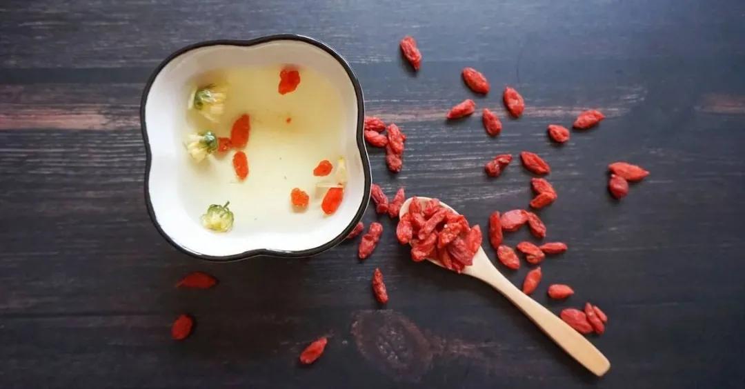 眼睛干嗓子干鼻子干吃什么药,眼睛干嗓子干大便干怎么回事